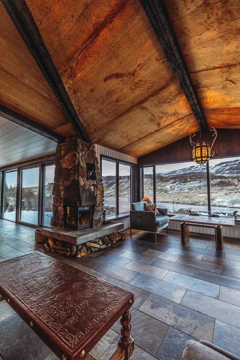 Mountain View Lounge